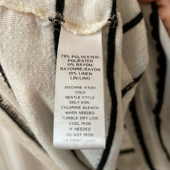 LOFT tshirt black ruffle detail - Picture 4 of 4